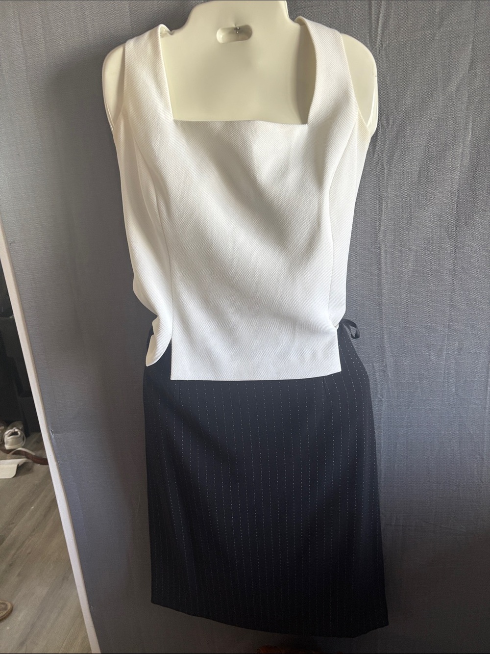 Liz Claiborne  Three piece Women’s Black Pinstripe Blazer Jacket - Picture 2 of 2